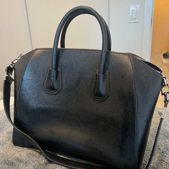 Givenchy Antigona Handbag - Picture 2 of 6